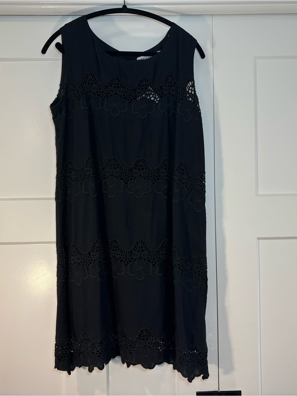 NWT Gretchen Scott Black Sleeveless Crochet-Trim Shift Dress